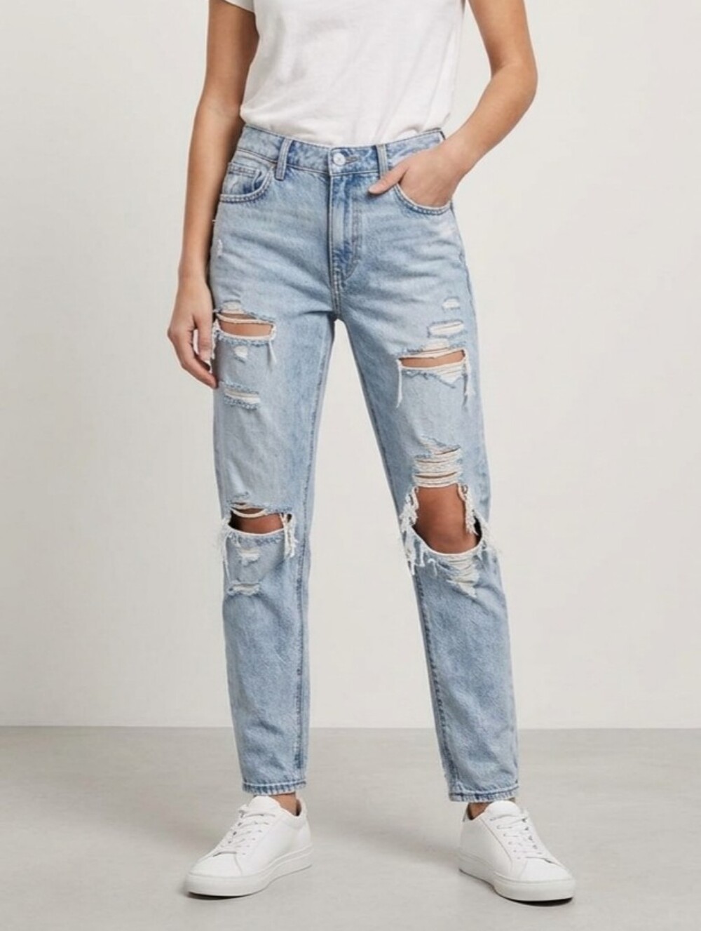 American Eagle Outfitters Light Blue Distressed Jeans